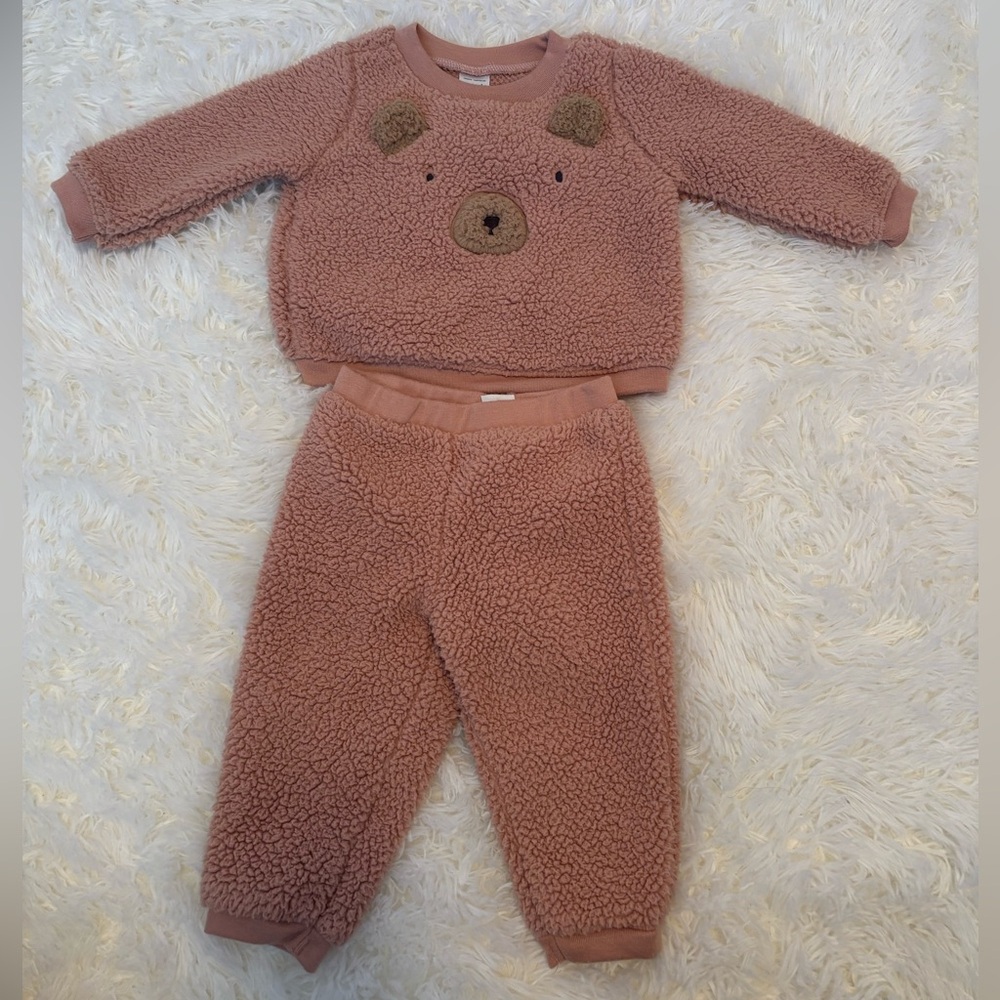 Carters Sherpa outfit. 9 Months.